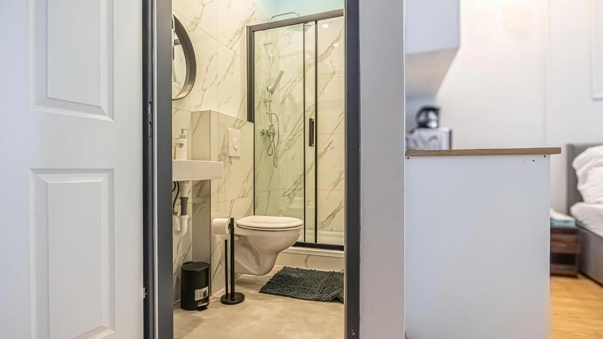 Spacious Shared Apartment Schoenbrunn Vienna