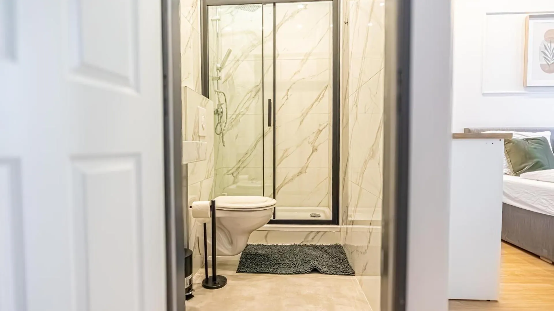 Spacious Shared Apartment Schoenbrunn Vienna